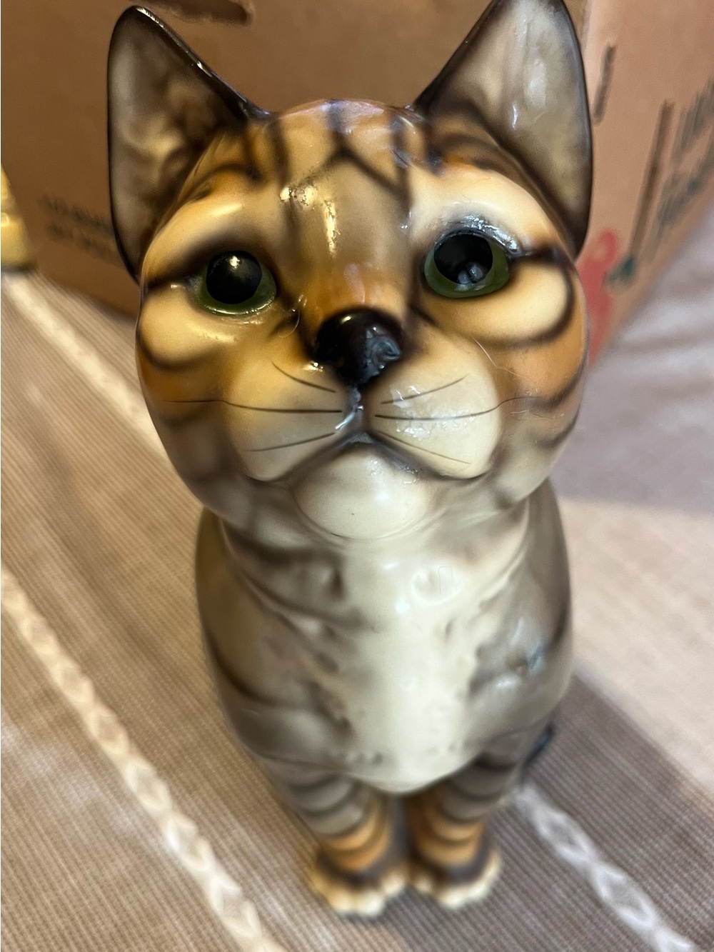Vintage-Harvey Knox  Tabby Cat Figurine - Brown/Beige Decorative Pet Statue - Picture 2 of 7